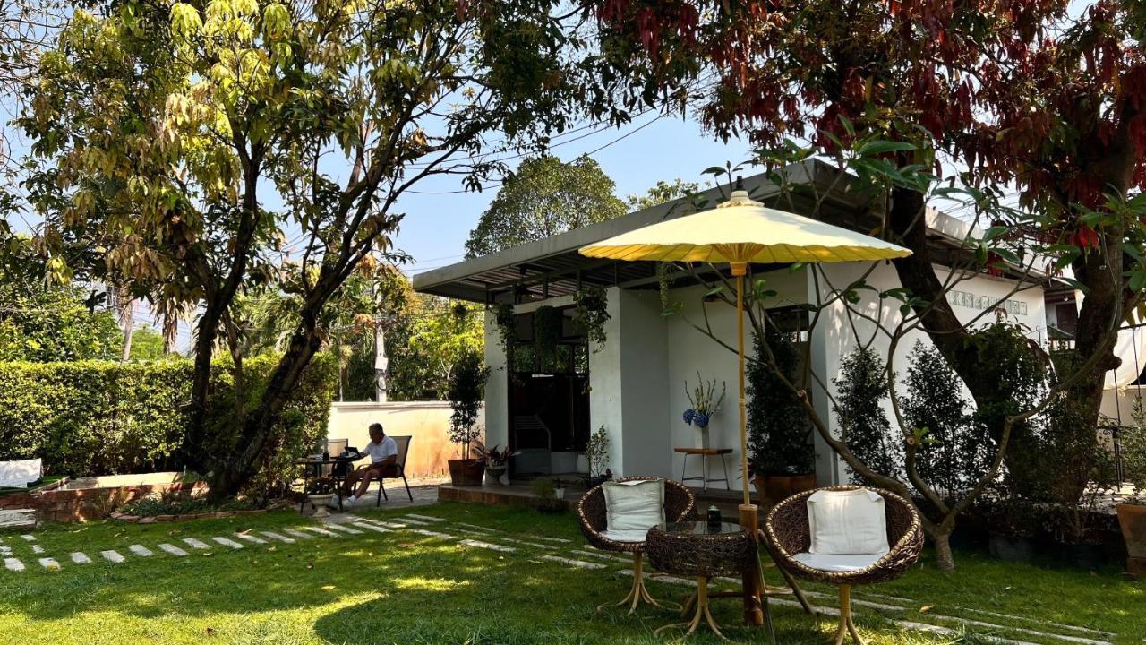 Udee Cozy Hotel Чиангмай Екстериор снимка