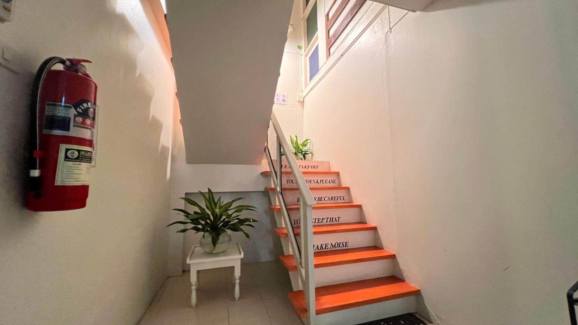 Udee Cozy Hotel Чиангмай Екстериор снимка