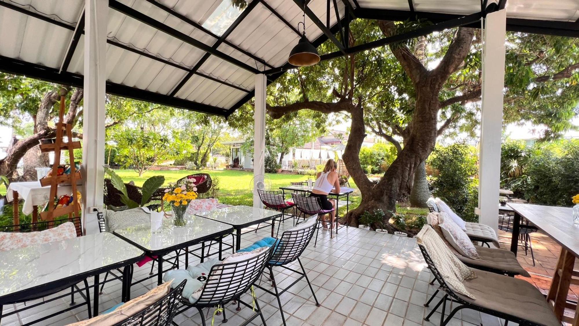Udee Cozy Hotel Чиангмай Екстериор снимка