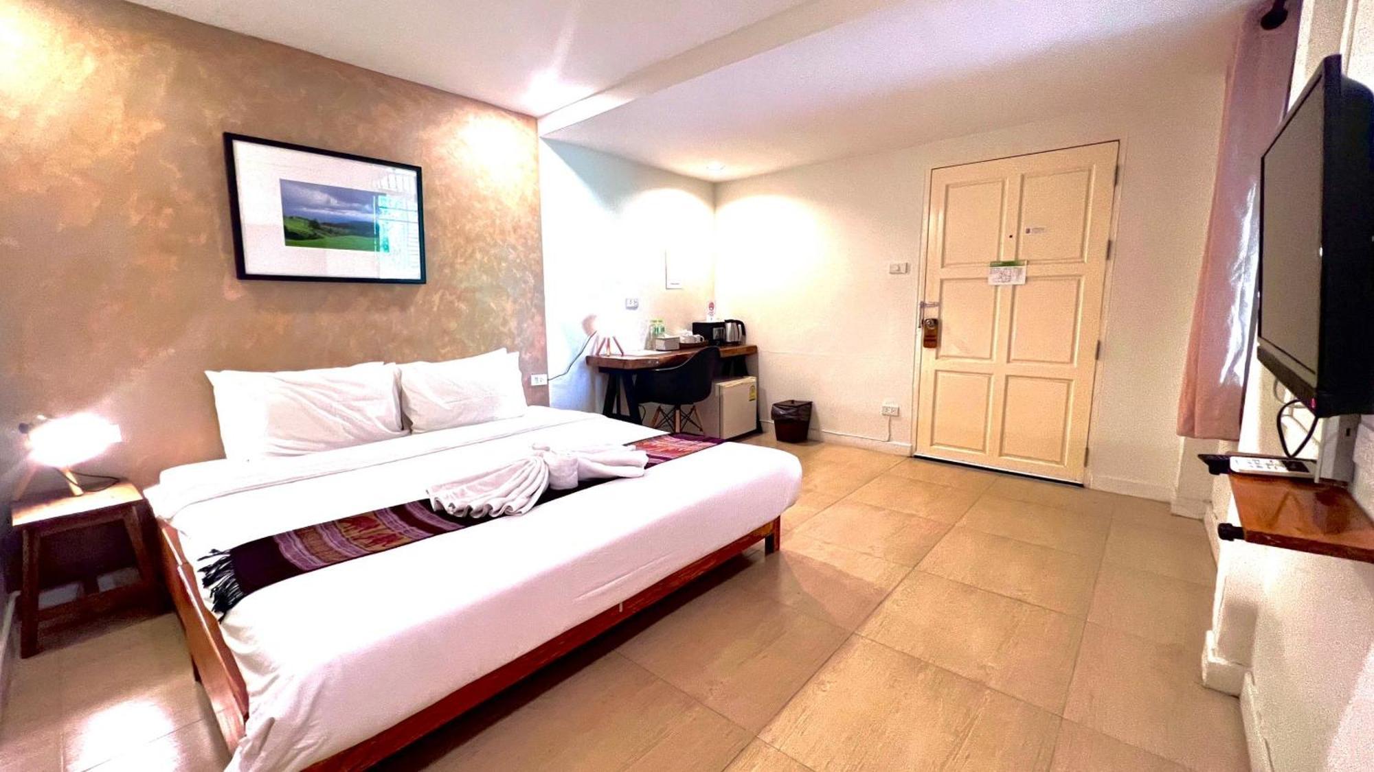 Udee Cozy Hotel Чиангмай Екстериор снимка